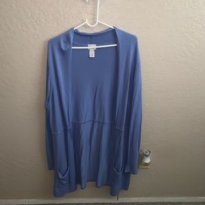 Blue cardigan with pockets and ties in front
